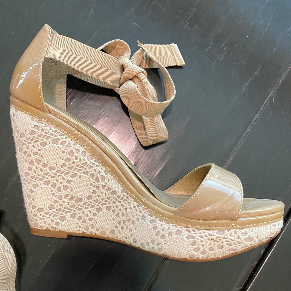 Me Too Platform Lace Wedge Heels - Picture 7 of 11